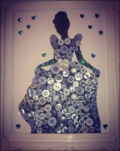 Sur quels animaux la marraine de Cendrillon posa-t-elle sa baguette magique pour les transformer en magnifiques chevaux destinés à tirer le carrosse ?