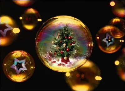 À Noël, deux petits trains auréolés de lumières sillonneront les rues. (2018)