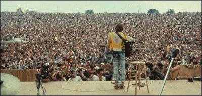 À quel festival de musique assistent près de 500 000 spectateurs, à l'été 1969 ?