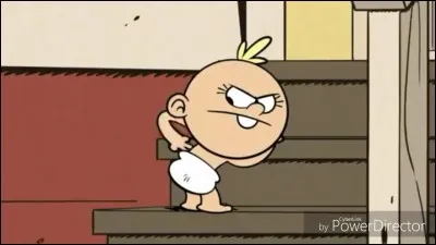 Qui est cette fille blonde qui est aussi la sur du garçon aux cheveux blancs ?