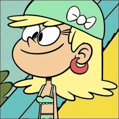 Qui est cette fille blonde qui est aussi la sur du garçon aux cheveux blancs ?