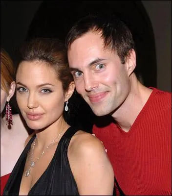 A droite, c'est le frre d'Angelina Jolie, comment s'appelle-t-il ?