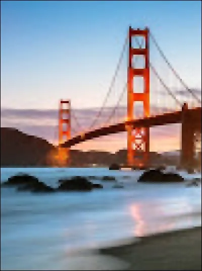 Un pont célèbre se trouve dans cette ville. Il s'agit...