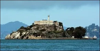Près de San Francisco se trouve l'île d'Alcatraz. Sa prison a accueilli...