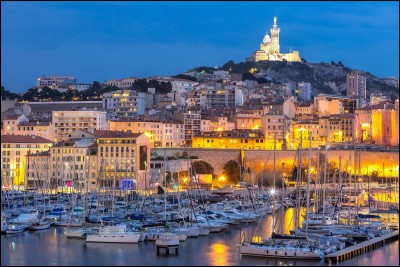 À Marseille, il y a 17 arrondissements.
