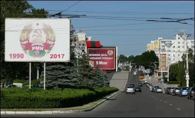 Cette ville de Moldavie, située sur la rive est du Dniestr, est aussi, depuis 1991, la capitale de la République de Transnistrie, État non reconnu. C'est :