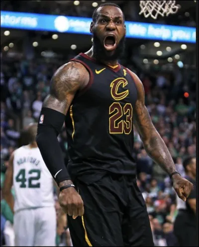 Combien de finales NBA, Lebron James a-t-il remportées avec Cleveland ?