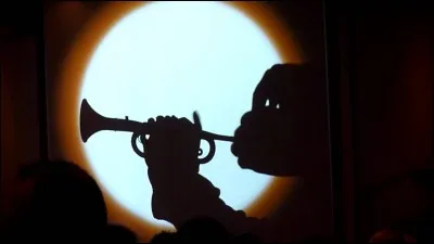 Et qui joue nuit et jour pour la Lune ?