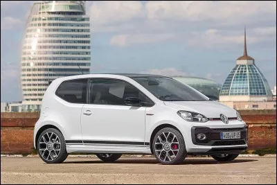 Continuons avec la sportive la moins puissante de ce quiz. Apparue 7 ans après le modèle de base, comment se nomme-t-elle ?