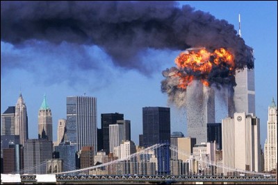 Les Etats-Unis sont frappés par le terrorisme. Deux avions s'écrasent sur les tours du World Trade Center. C'était le 11 septembre...