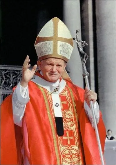 Jean-Paul II, pape depuis 1978, meurt. Benoît XVI lui succède sur le trône pontifical. C'était en :