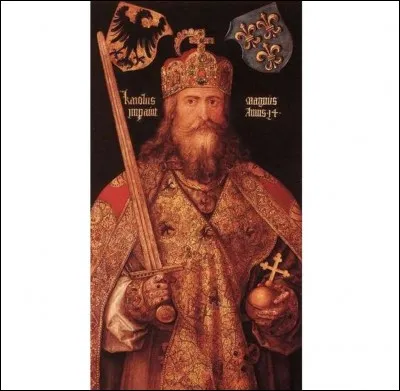 En quelle année Charlemagne est-il couronné ?