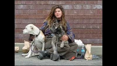 Un SDF est devant toi. Que fais-tu ?