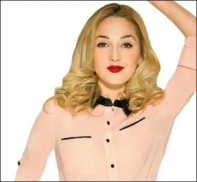 Comment s'appelle cette fille ?