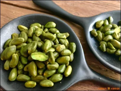 Mes boissons sont prêtes. Malheureusement, il ne restait plus qu'un pauvre paquet de pistaches dans mon placard. Ce n'est pas assez pour l'apéritif.
Quel est le premier pays producteur de pistaches ?