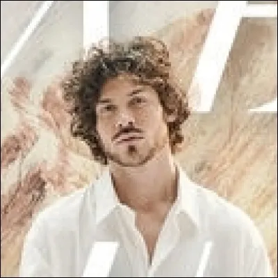 Comment s'appelle ce jeune chanteur ?