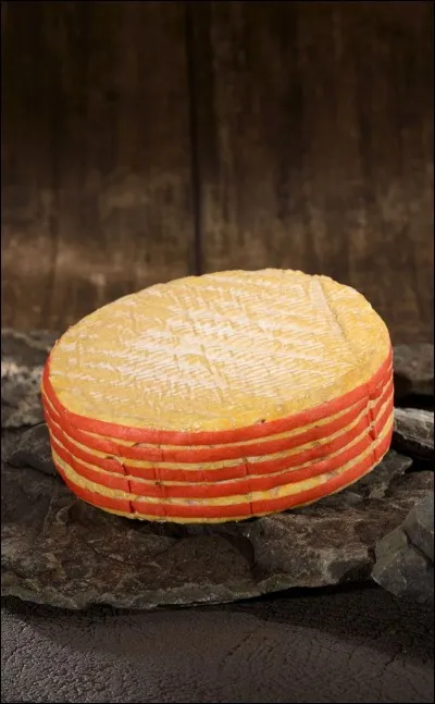 Au XIIIe siècle, sous quel nom connaissait-on les fromages fabriqués dans le Pays d'Auge, tels le livarot et le pont-l'évêque ?