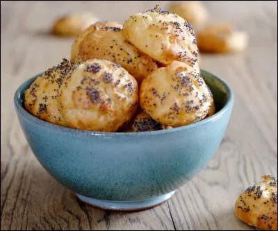 Quelle spécialité bourguignonne est composée de pâte à choux mélangée à du fromage râpé ?