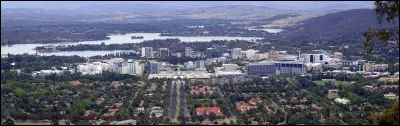 Cette ville de 380 000 habitants, choisie comme capitale pour l'Australie, c'est :