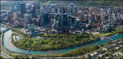 Cette ville canadienne de plus d'un million d'habitants, au pied des montagnes Rocheuses, c'est :