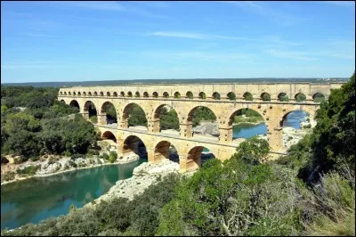 Quelle est la particularité du pont du Gard ?
