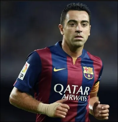 Combien de matchs, Xavi a-t-il joués avec le FC Barcelone ?