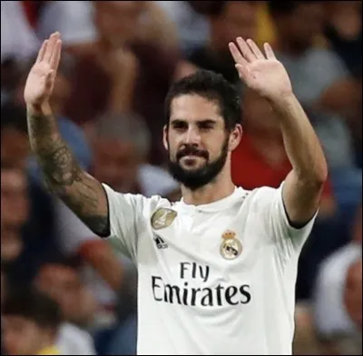 Dans quelle club, Isco a-t-il commencé sa carrière professionnelle ?