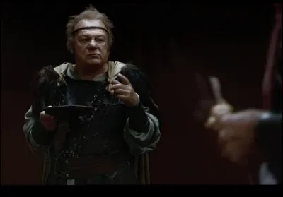 Quels aliments ont l'air d'être le pêché mignon de Goustan, car il fait plusieurs allusions à ceux-ci au cours de la série ?