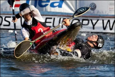 Le kayak polo est un sport