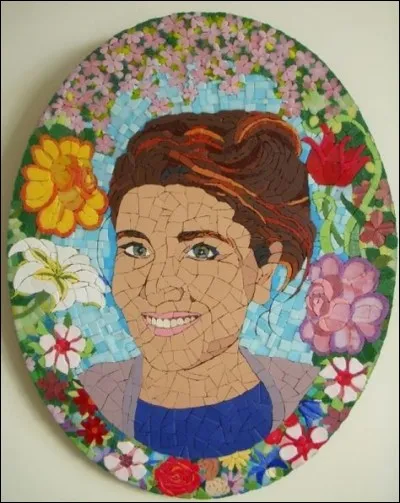 Il chantait "Elle est belle, elle est mignonne, c'est une bien jolie personne" Mais de qui parlait-il ?