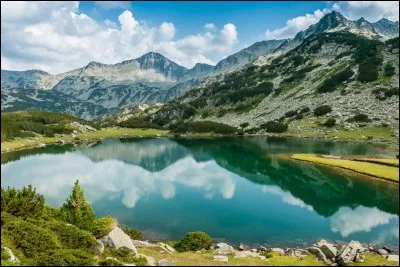 Destination 4 : la Bulgarie. Sais-tu comment s'écrit le nom de ses habitants ?