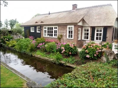 Dans quelle ville le dernier grand traité institutionnel de l'Union Européenne fut-il signé avant d'entrer en vigueur le 1er janvier 2009 ?