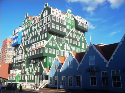 Je ne me suis pas construite en un jour, mais tous les chemins mènent à moi. Qui suis-je ?