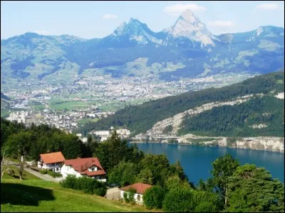 Quelle rivière alimente le lac et le vide également ?