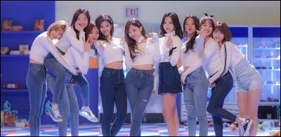 Qui est la danseuse principale de Twice ?