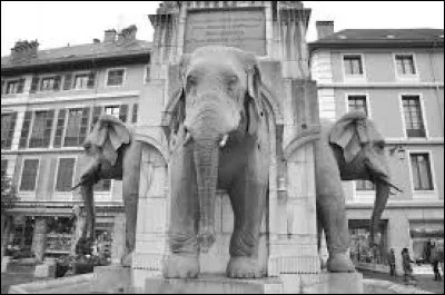 Dans quelle ville française peut-on voir cette fontaine ?