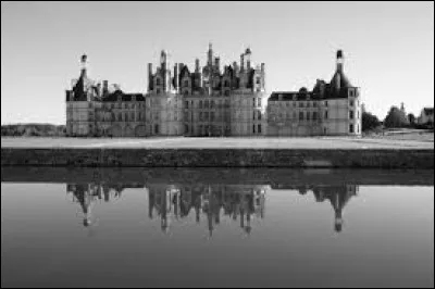 Dans quel département français se trouve le château de Chambord ?