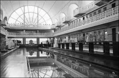 Dans quelle ville se trouve le musée d'art La Piscine ?