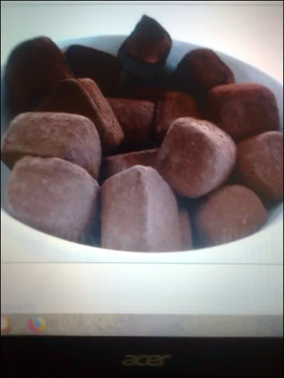 Les truffes au chocolat sont une spécialité de quelle ville ?