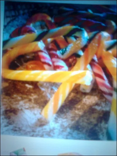 Le sucre d'orge est une spécialité de quelle ville ?