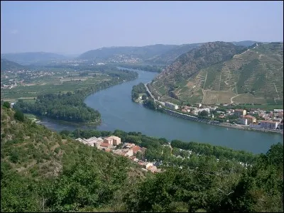 Laquelle de ces villes le Rh&ocirc;ne ne traverse-t-il pas ?