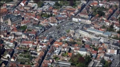 Cette ville de 20 000 habitants du département du Nord, en Flandre, à moins de 20 km de la Belgique, c'est :