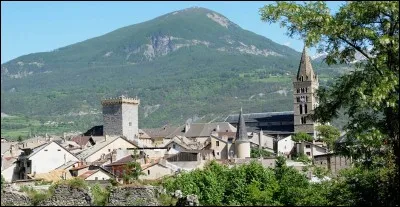 Cette ville des Hautes-Alpes construite sur une terrasse de la vallée de la Durance, c'est :