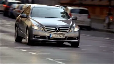 À partir de quelle saison la voiture de fonction du coéquipier de Semir passe-t-elle à la couleur grise ?