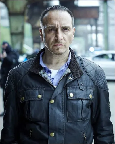 À partir de quelle saison Semir commence-t-il à porter une veste en cuir noir ?