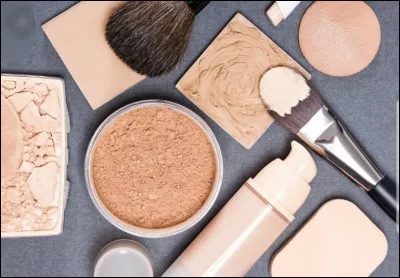 Lorsque l'on dit qu'un fond de teint "s'oxyde" c'est :