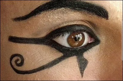 Il y a plus de 10 000 ans, l'eyeliner (trait noir sur les yeux) était déjà utilisé par les Mésopotamiens et les Égyptiens, tant par les femmes que par les hommes, afin de souligner et intensifier le regard. Cependant, quel était l'autre rôle de ce maquillage ?