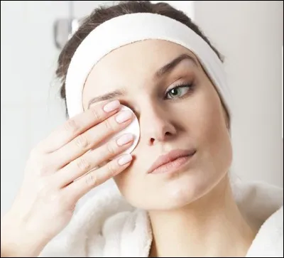 Depuis quelques années, quelle star internationale revendique sur les réseaux sociaux la "beauté au naturel" en ayant totalement arrêté de porter du maquillage ?