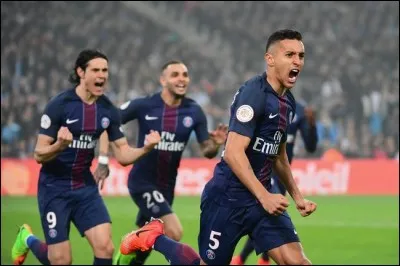 Dans quel club joue Edinson Cavani ?