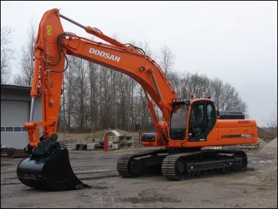 De quelle marque est cette pelleteuse sur chenilles ?